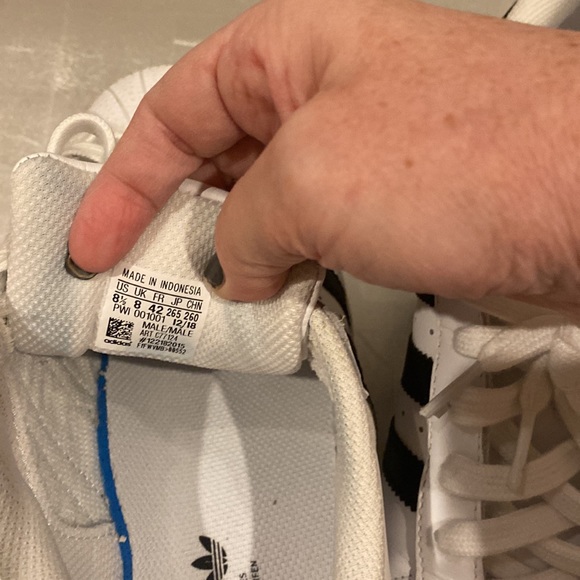 ADIDAS superstar size 8.5 shoes - Picture 5 of 8